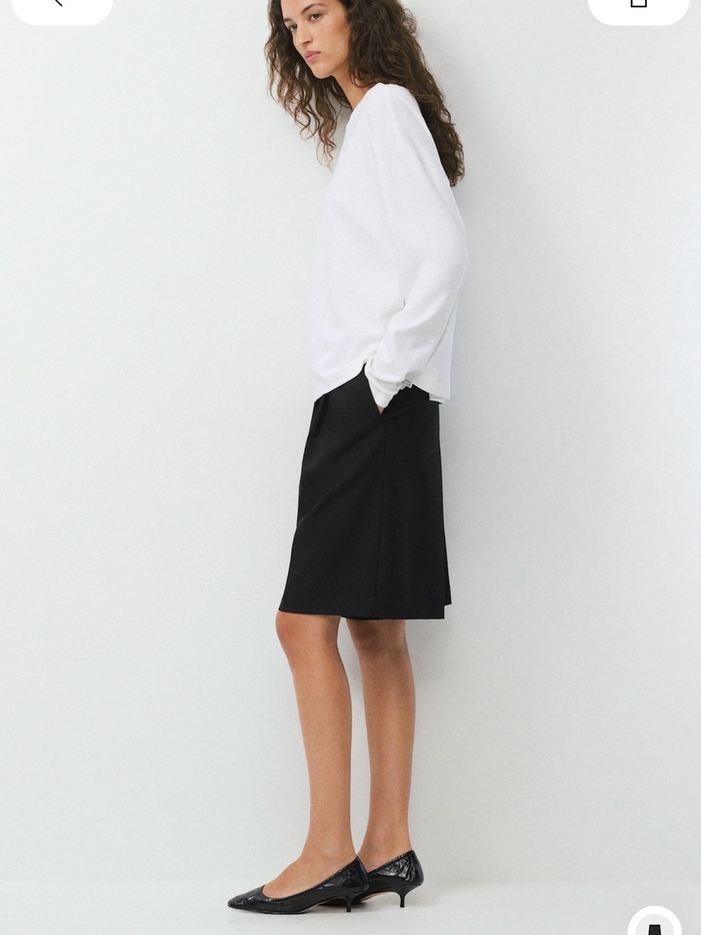 Aritzia Touchpoint Shorts - Black (loose seam)